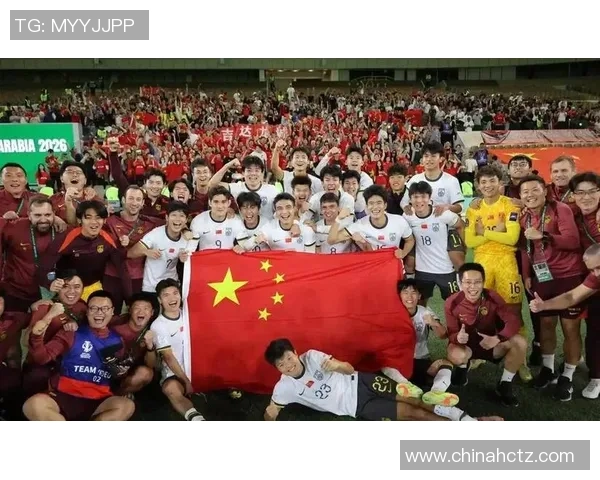 中国男足逆转取胜亚洲劲旅全场鏖战展现团队拼搏精神