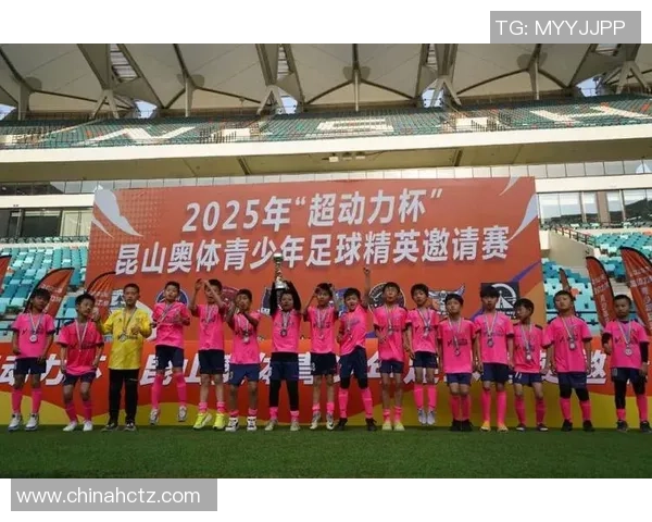 全新体育赛事盛典揭幕 精英对决激烈上演 梦想与荣耀的碰撞