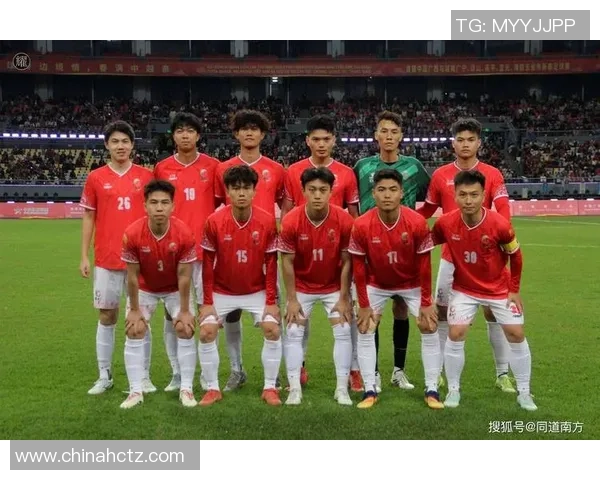 足球明星闪耀绿茵赛场书写传奇人生新篇章迎接荣耀未来蓝图绽放光